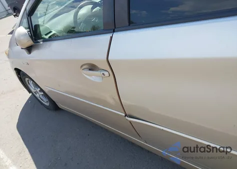 2011 Toyota Prius Three z USA, uszkodzony, nr VIN JTDKN3DU3B0316648